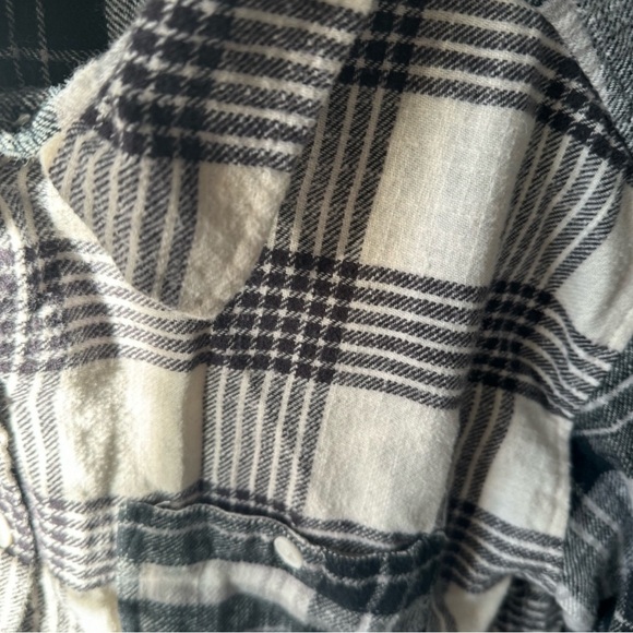 American Eagle Cropped Plaid Flannel Shirt - Picture 5 of 6